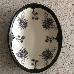 Bee Design Oval Decorative Plate